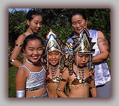 Vorbereitung auf eine mongolische Tanzdarbietung
