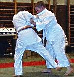 Erster Judo-Kampf für Niklas (rechts im Bild)