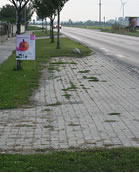 Parkpl�tze vor dem Grund - vergr��ern anklicken