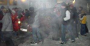 Die 2CV Ente "Lilli" am Eislaufplatz