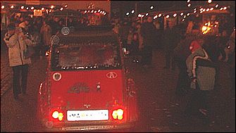 Lilli f�hrt durch die Marktstra�e