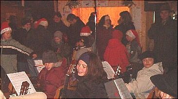 Gitarren-Kl�nge und Weihnachtslieder im Matzendorf