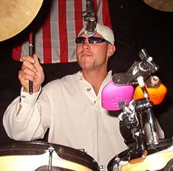 Cool, wie bei jedem Auftritt - Roli on drums