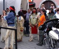Navaho-Indianer applaudiert